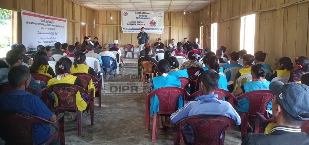 DC Noklak Arikumba addressing the ‘Sankalp Saptah’ programme at town hall, Thonoknyu on October 9. (DIPR Photo)